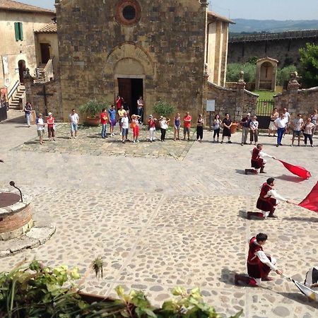 B&B In Piazza Monteriggioni Εξωτερικό φωτογραφία